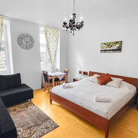 Spacious Three-Bedroom, Three King-Size Beds Vienna Exterior photo