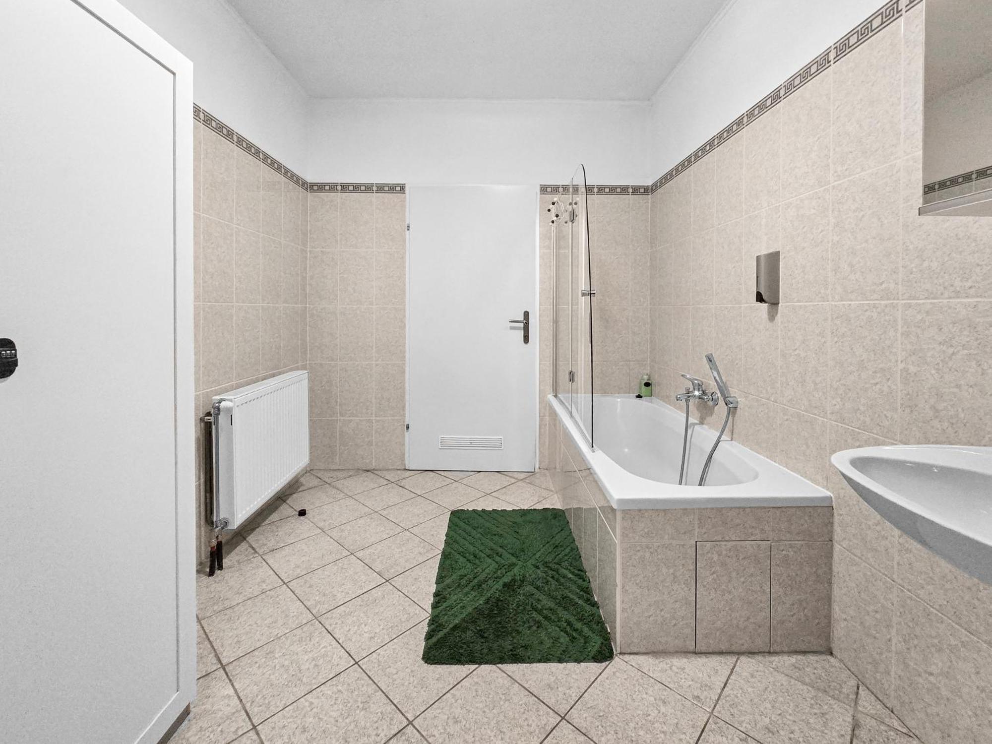 Spacious Three-Bedroom, Three King-Size Beds Vienna Exterior photo