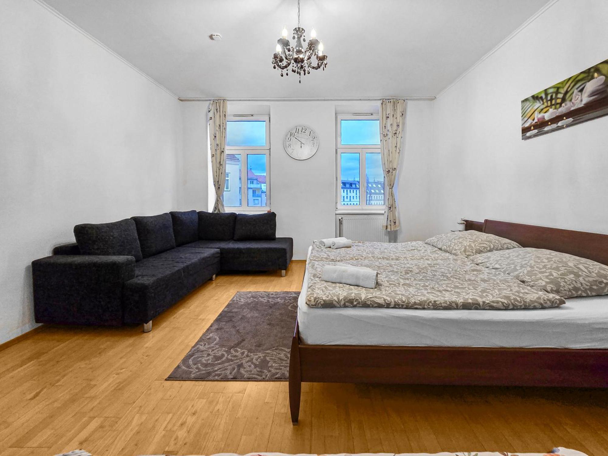 Spacious Three-Bedroom, Three King-Size Beds Vienna Exterior photo