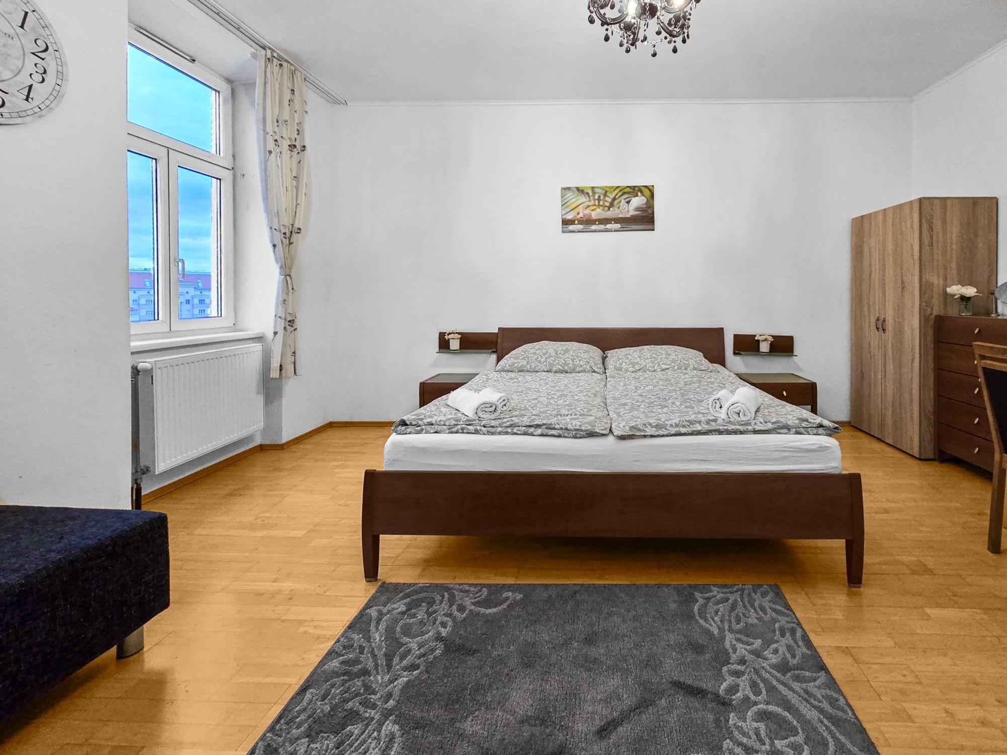 Spacious Three-Bedroom, Three King-Size Beds Vienna Exterior photo